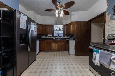 411 SW Roosevelt St, Topeka, KS 66606 - photo 2