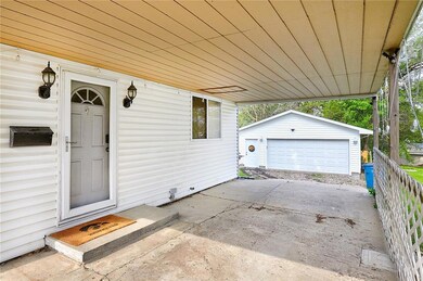 4138 56th St, Des Moines, IA 50310 - photo 3