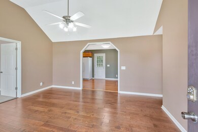 122 Lorien Cir, Shelbyville, TN 37160 - photo 7