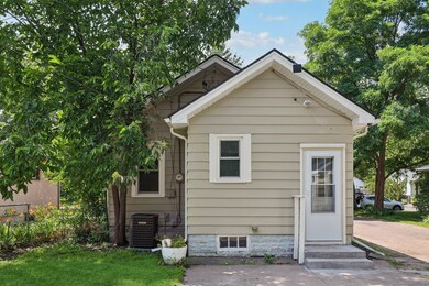 4342 Xenia Ave N, Minneapolis, MN 55422 - photo 7