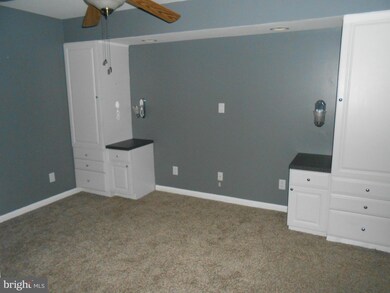 1136 Hollywell Ave, Chambersburg, PA 17201 - photo 3