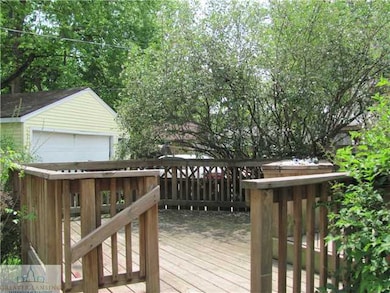 2315 Harding Ave, Lansing, MI 48910 - photo 4