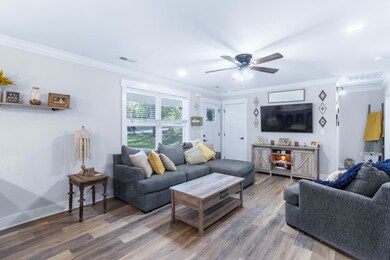 900 Moore Ave-4