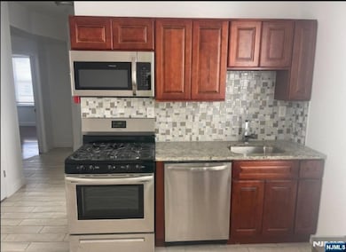 421-423 Leslie St unit 1L, Newark, NJ 07112 - photo 3