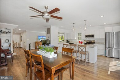 9001 Golden Sunset Ln, Springfield, VA 22153 - photo 5