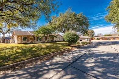 917 Charleston Ct, Bedford, TX 76022 - photo 5