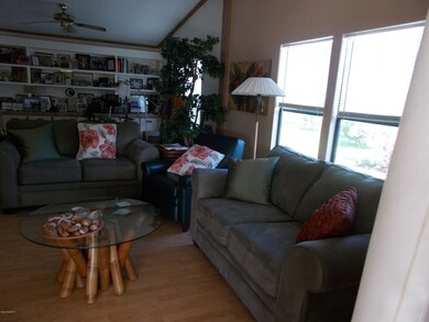 LIVING ROOM AREA