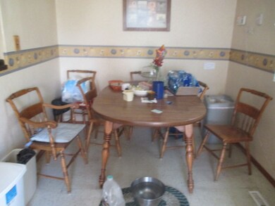 607 Topeka Dr, Carpentersville, IL 60110 - photo 4