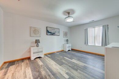 100 N Bokelman St unit 329, Roselle, IL 60172 - photo 6