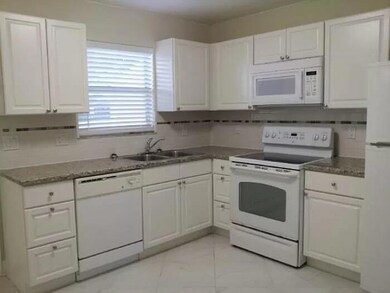 2018 S 10th St unit E, Fort Pierce, FL 34950 - photo 2