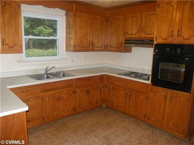 Kitchen - Much potential in kitchen/breakfast nook