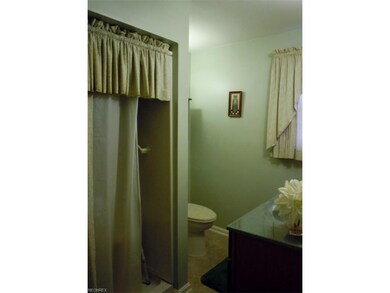 24450 Oakhill Dr, Euclid, OH 44117 - photo 6