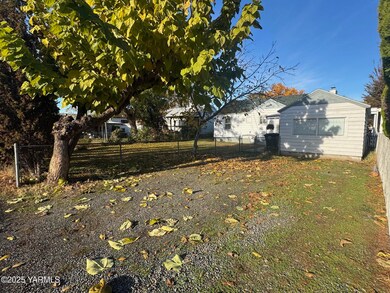 206 S Date St, Toppenish, WA 98948 - photo 3