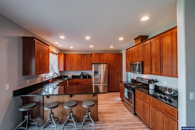 2111 NE Evergreen Ave, Albany, OR 97321 - photo 7