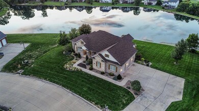 Lake fron t and beautiful lush yard.