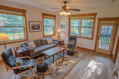 715 Moraine-13