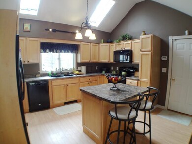 31 Woodside Ave, Littleton, NH 03561 - photo 2