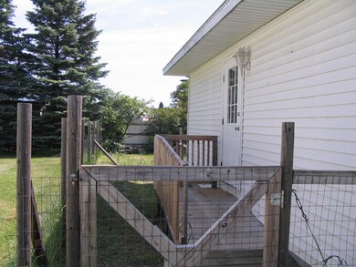 3rd entry has ramp
