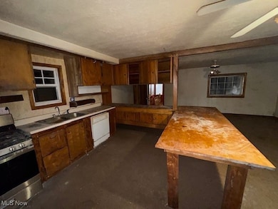 9256 Blossom Rd NE unit 15, Mechanicstown, OH 44651 - photo 3