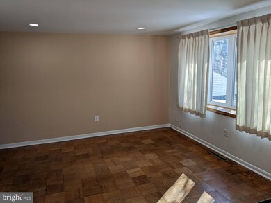 976 Circle Dr, Halethorpe, MD 21227 - photo 2