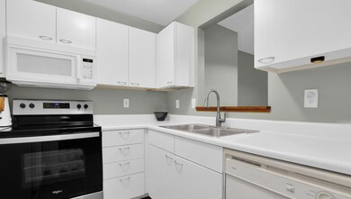 18-web-or-mls-2258-lila-way