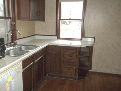 602 E 8th St S, Newton, IA 50208 - photo 4