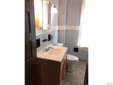 738 Linden St unit 2, Bethlehem, PA 18018 - photo 2