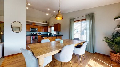 Nice sized dining room