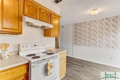 GALLEY KITCHEN - ALL KITCHEN APPLIANCES CONVEY