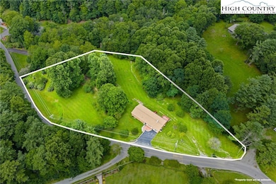 711 Possum Hollow Rd, Blowing Rock, NC 28605 - photo 3