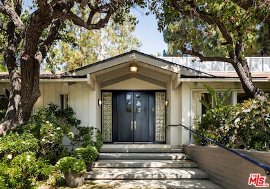 811 N Hillcrest Rd, Beverly Hills, CA 90210 - photo 3