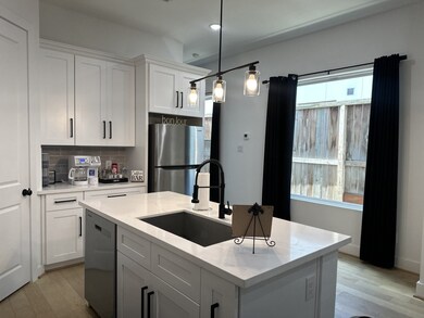 1711 Ruth St unit C, Houston, TX 77004 - photo 4