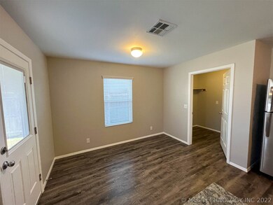 2910 E Pittsburg St, Broken Arrow, OK 74014 - photo 5