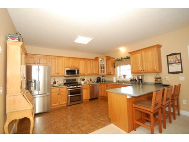 48 Constance St, Bedford, NH 03110 - photo 3