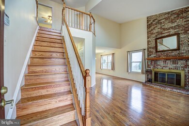 13146 Lazy Glen Ct, Herndon, VA 20171 - photo 3