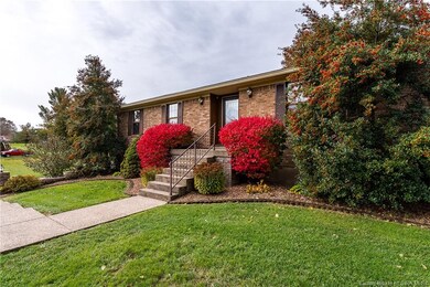 5509 Briarhill Dr, Floyds Knobs, IN 47119 - photo 3