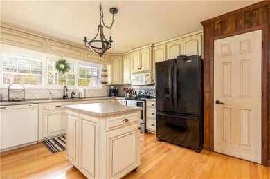 2784 Spencer Rd, High Point, NC 27263 - photo 7