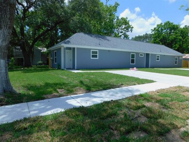 904 W Sealy St unit A, Alvin, TX 77511 - photo 2