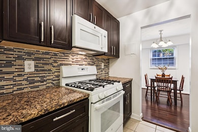 3874 Lyndhurst Dr unit 103, Fairfax, VA 22031 - photo 2