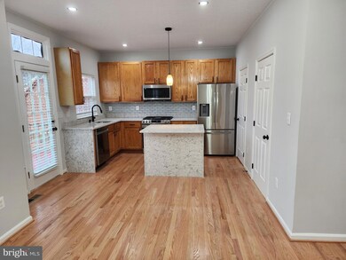 8302 Lyndhurst St, Laurel, MD 20724 - photo 4