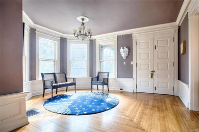 CROWN MOULDING/BEAUTIFUL PICTURE FRAME FLOORS