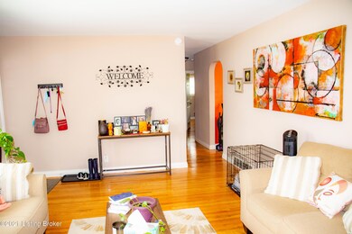 8002 Red Bud Hill Dr, Louisville, KY 40228 - photo 4