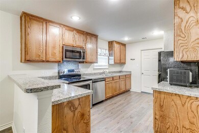 101 Olive St, Cleburne, TX 76031 - photo 4