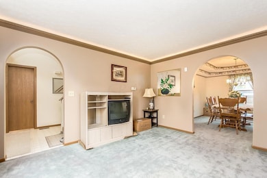 2429 Vining Dr, Columbus, OH 43229 - photo 3