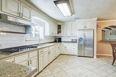 12819 Country Lea Ln, Alvin, TX 77511 - photo 4