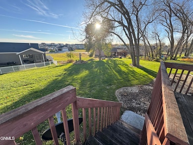 304 Napa Loop, Bismarck, ND 58504 - photo 4