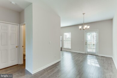 15665 Viewpoint Cir, Dumfries, VA 22025 - photo 3