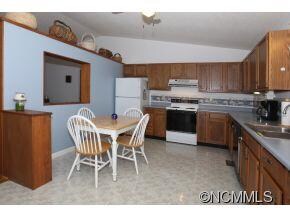 Spacious Eat In Kitchen