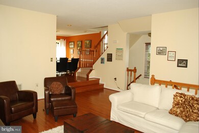 7206 Squirrel Run Ct, Springfield, VA 22152 - photo 4