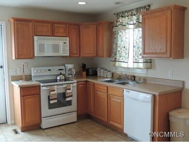Roomy kitchen with Tile